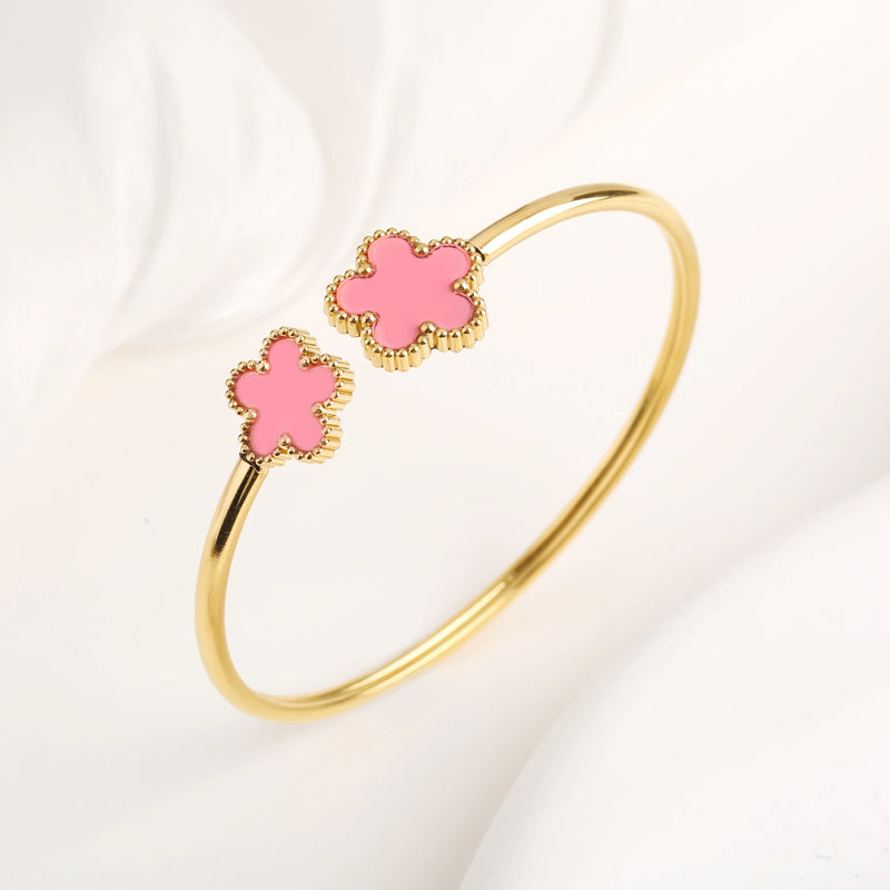PULSEIRA DE FOLHAS DE TREVOS
