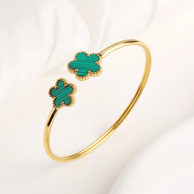 PULSEIRA DE FOLHAS DE TREVOS