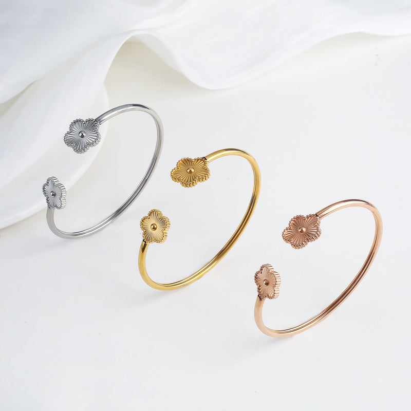 PULSEIRA DE FOLHAS DE TREVOS