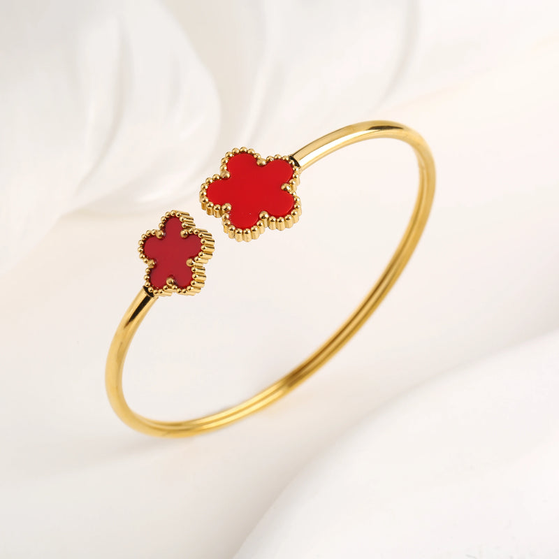 PULSEIRA DE FOLHAS DE TREVOS