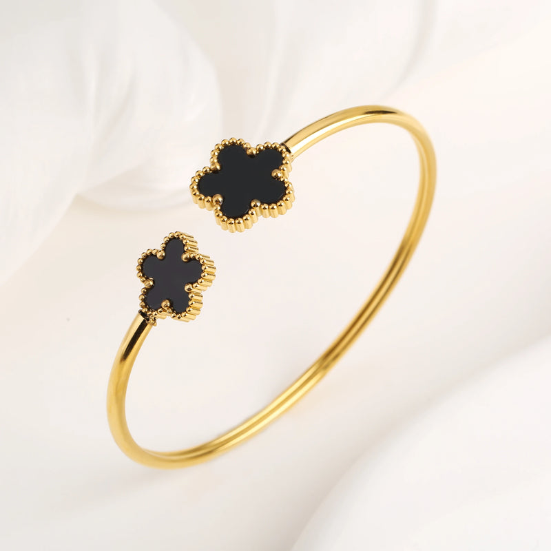 PULSEIRA DE FOLHAS DE TREVOS